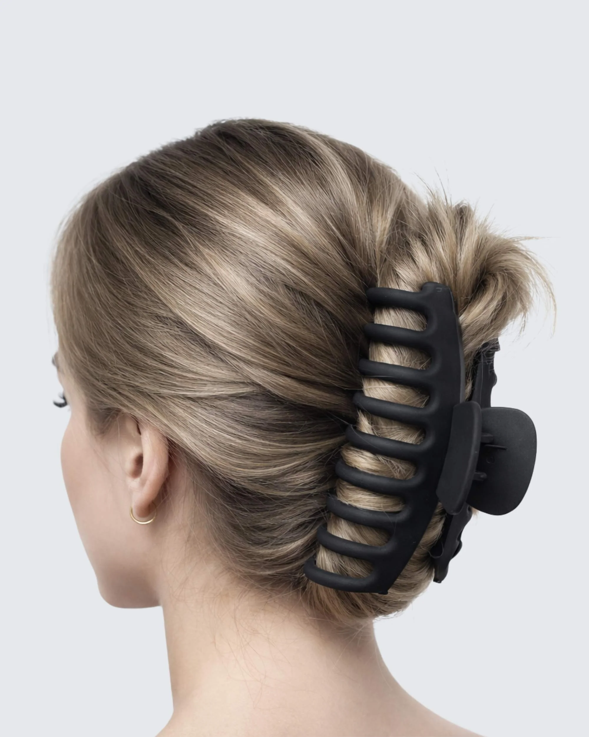 Medium Claw Hair Clips, 3-Pack, Black - Image 3