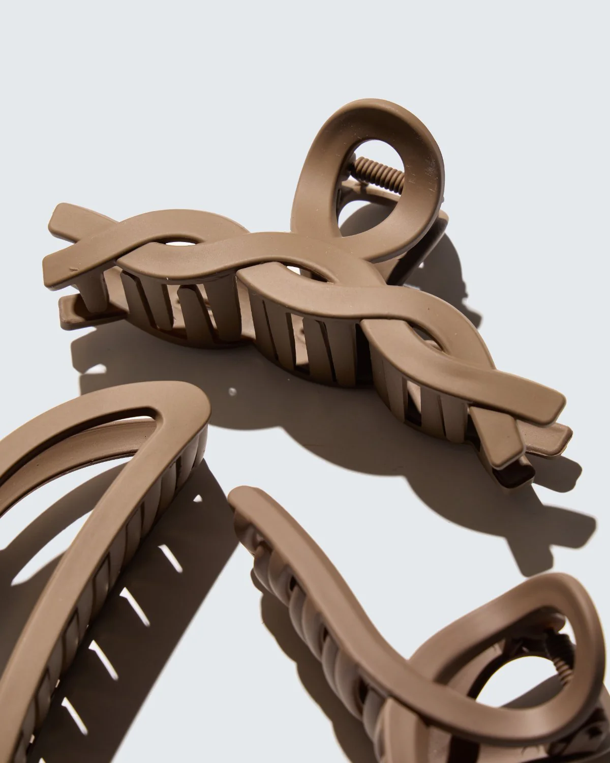Medium Claw Hair Clips, 3-Pack, Coffee - Image 5